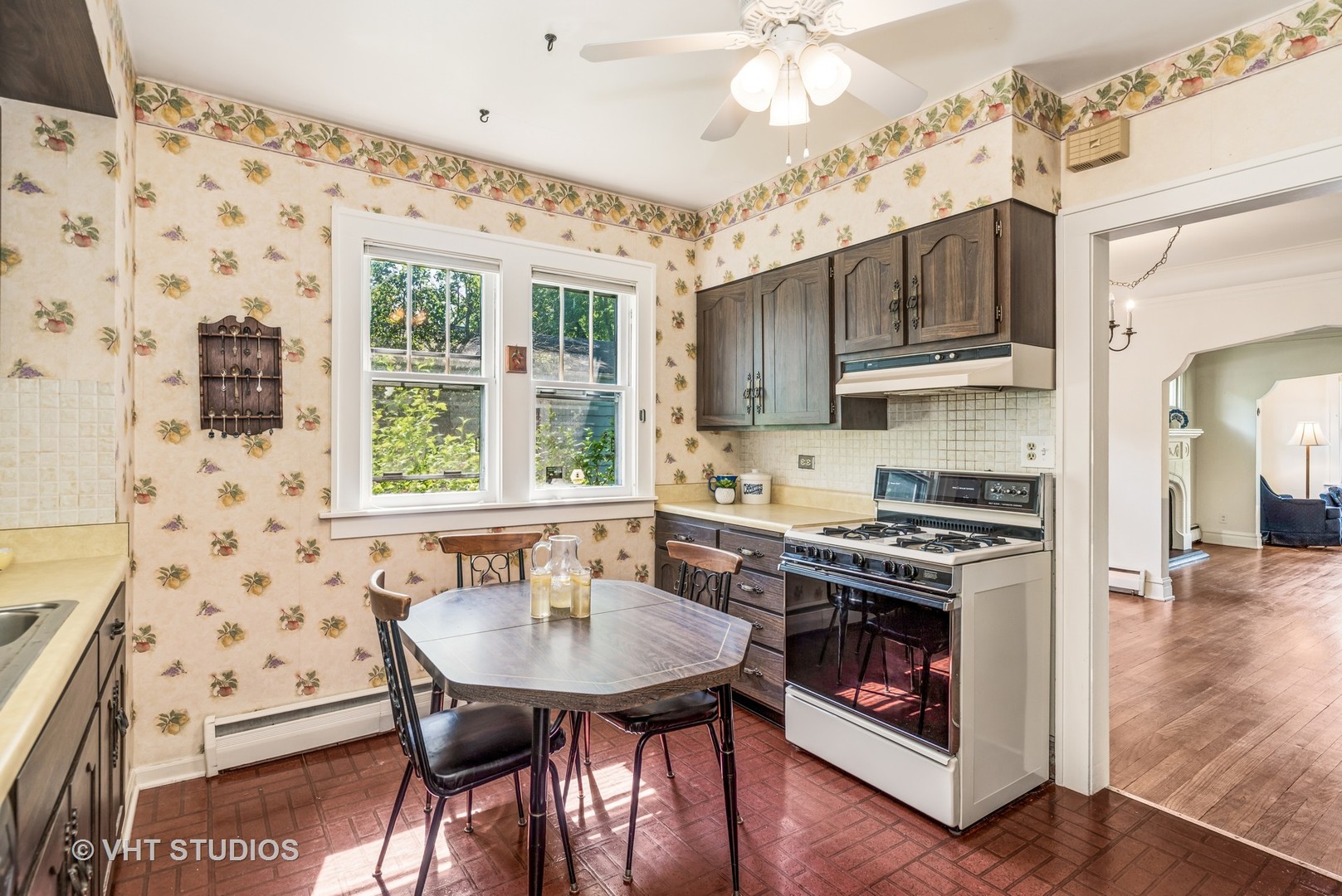 1620 Hyde Park Avenue, Waukegan, IL 60085