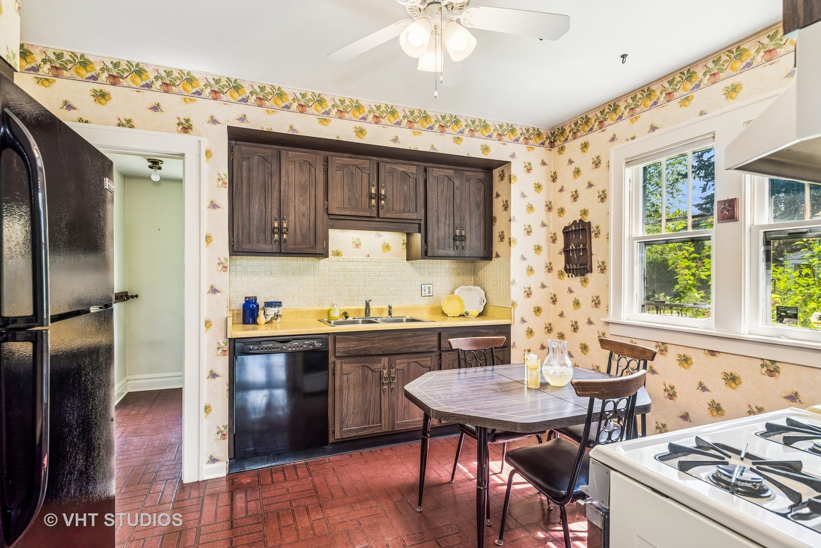 1620 Hyde Park Avenue, Waukegan, IL 60085