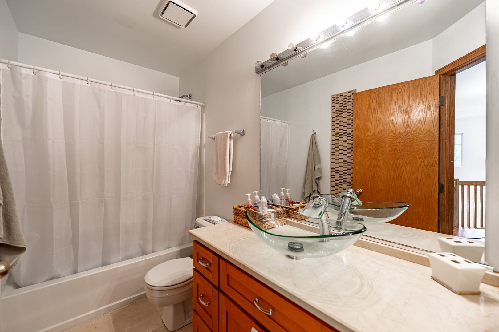 1108 Oak Ridge Drive, Streamwood, IL 60107