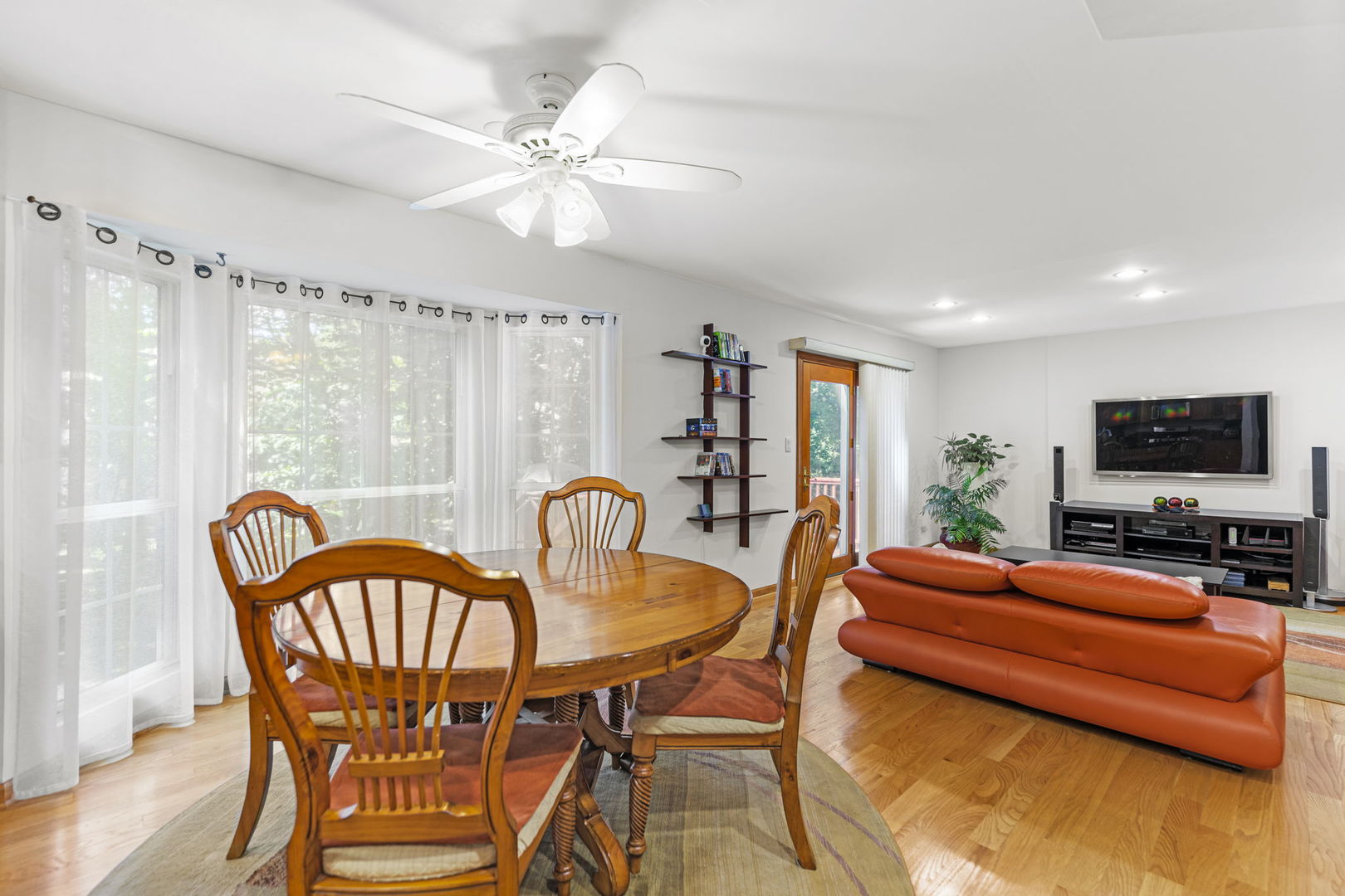 1108 Oak Ridge Drive, Streamwood, IL 60107