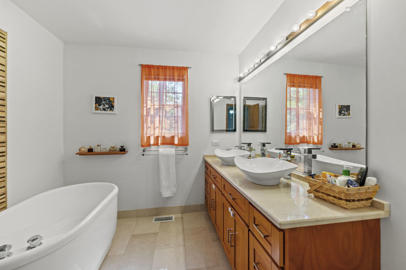 1108 Oak Ridge Drive, Streamwood, IL 60107