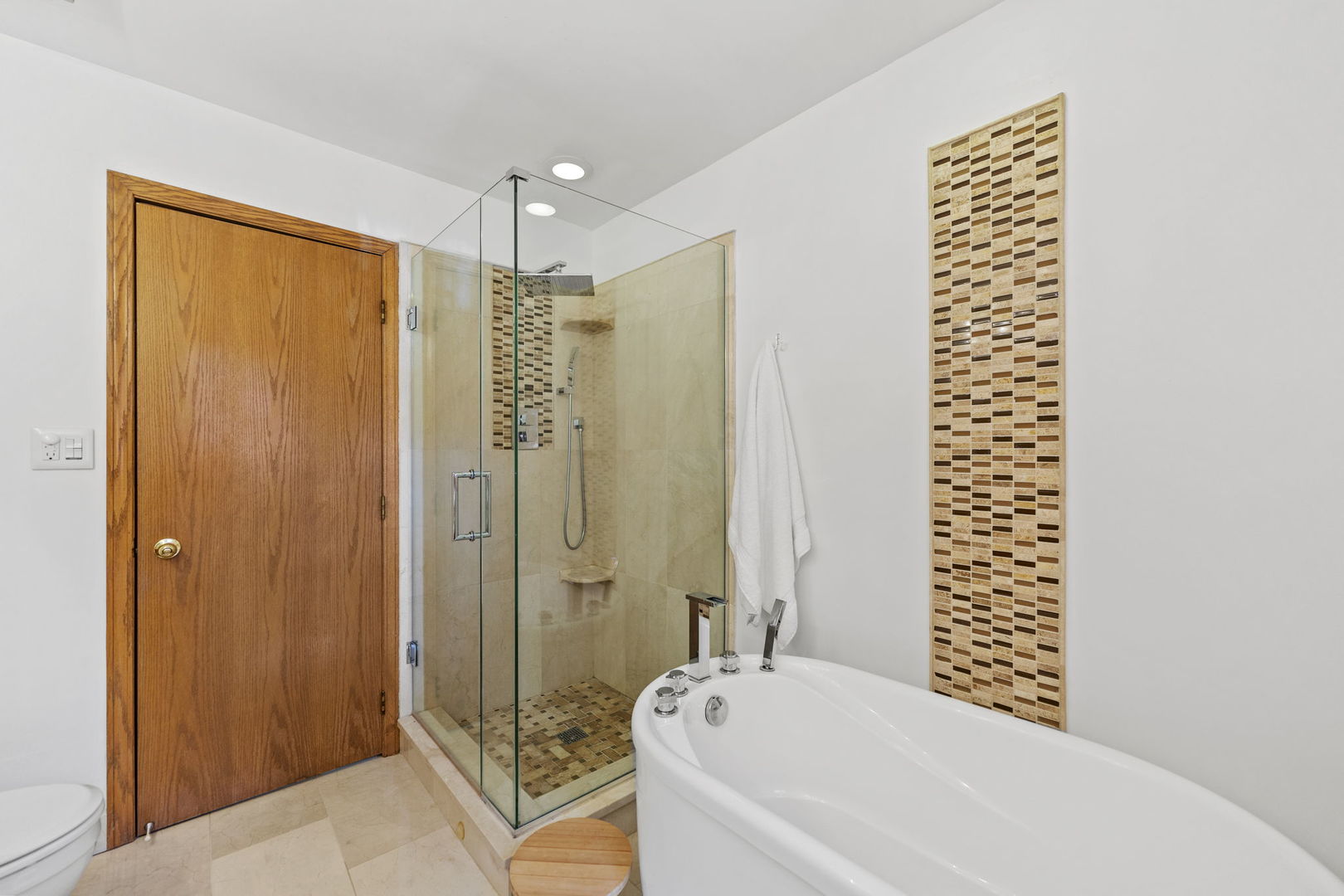 1108 Oak Ridge Drive, Streamwood, IL 60107