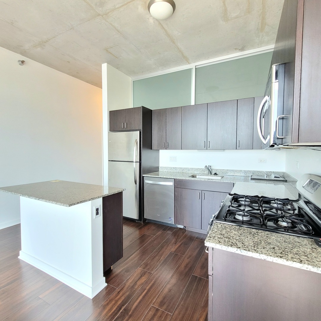 235 W Van Buren Street #4307, Chicago, IL 60607