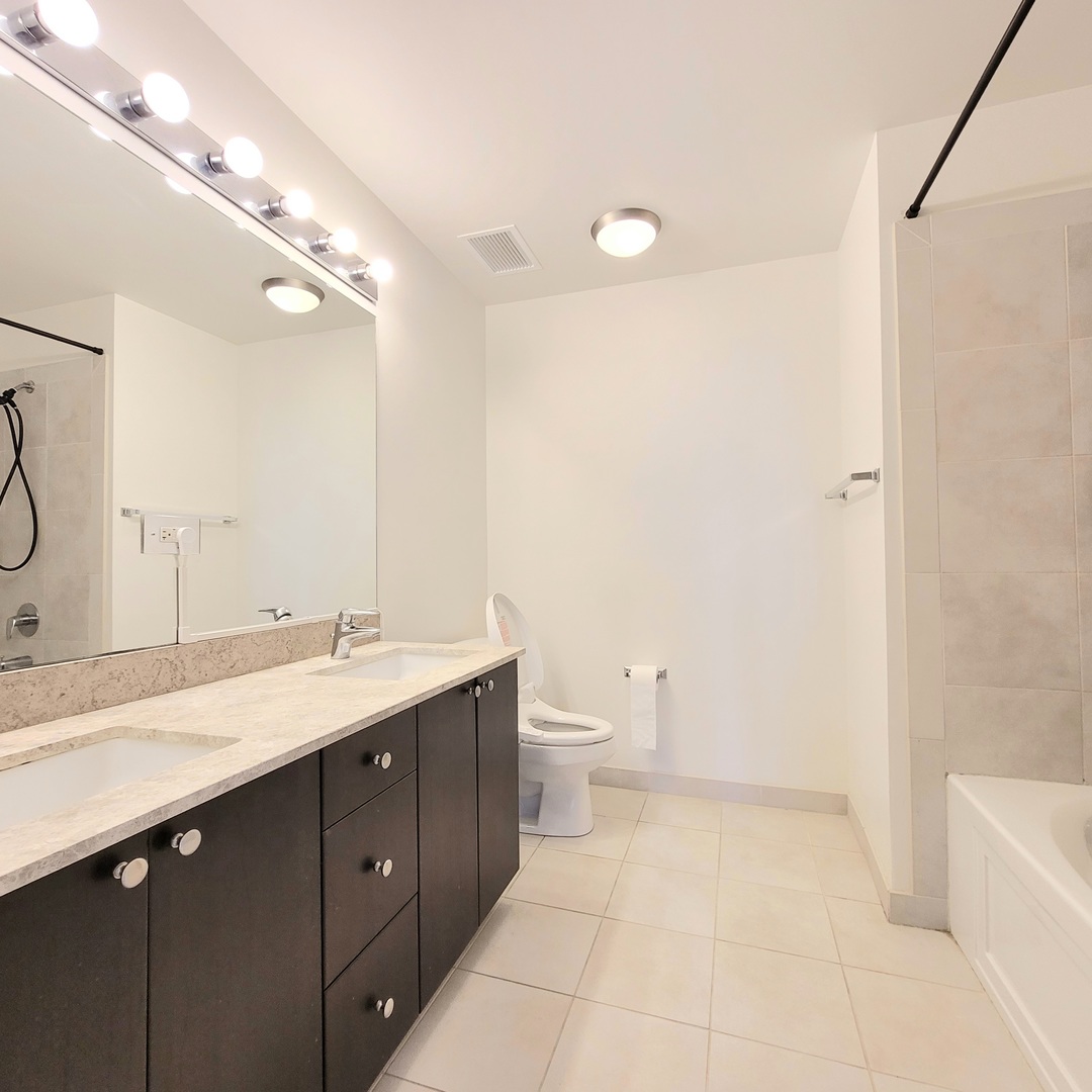 235 W Van Buren Street #4307, Chicago, IL 60607