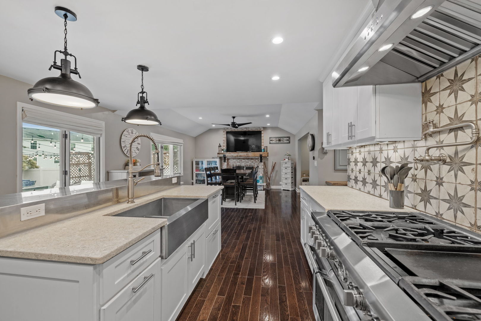 703 Stillwater Court, Minooka, IL 60447