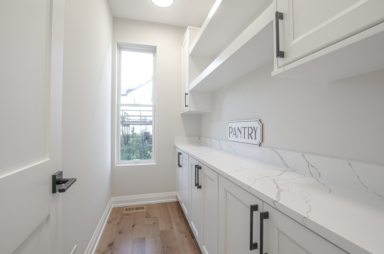 1326 N Race Avenue, Arlington Heights, IL 60004