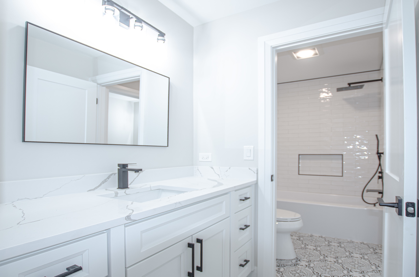 1326 N Race Avenue, Arlington Heights, IL 60004