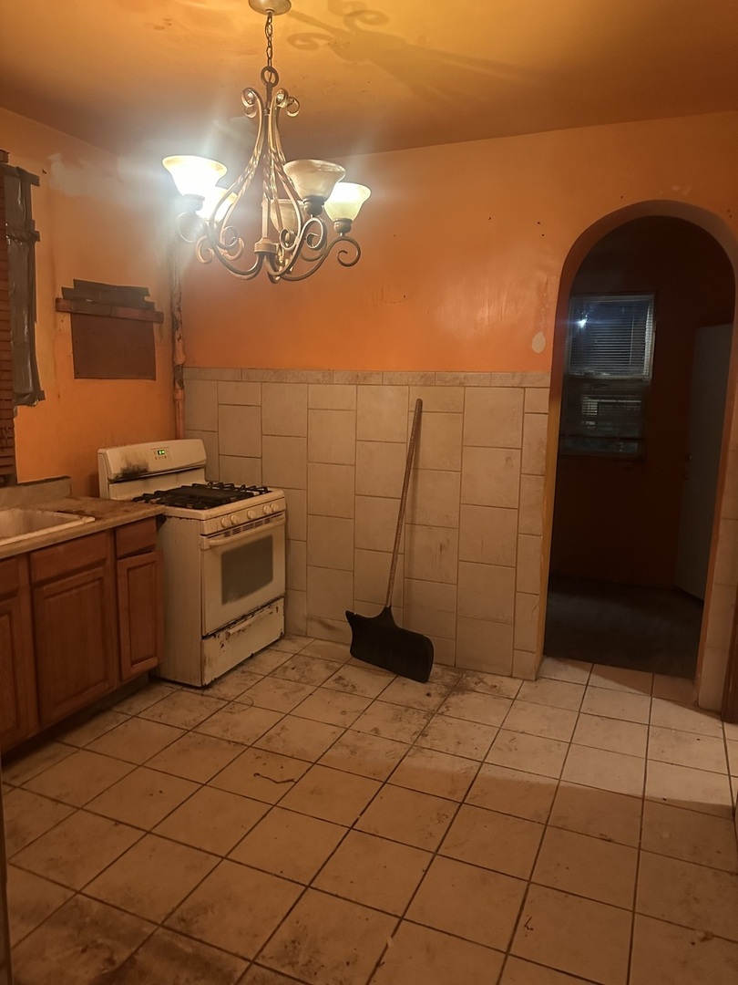 6454 S Winchester Avenue, Chicago, IL 60636