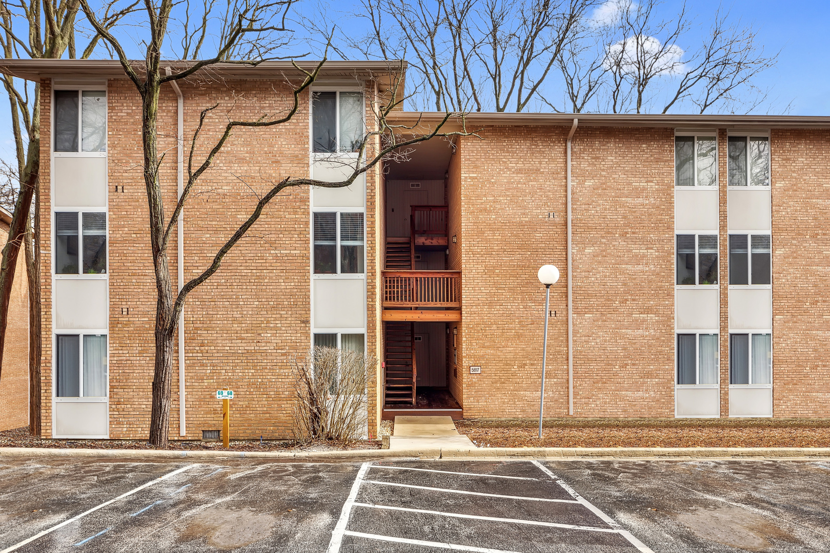 5817 Oakwood Drive #F, Lisle, IL 60532