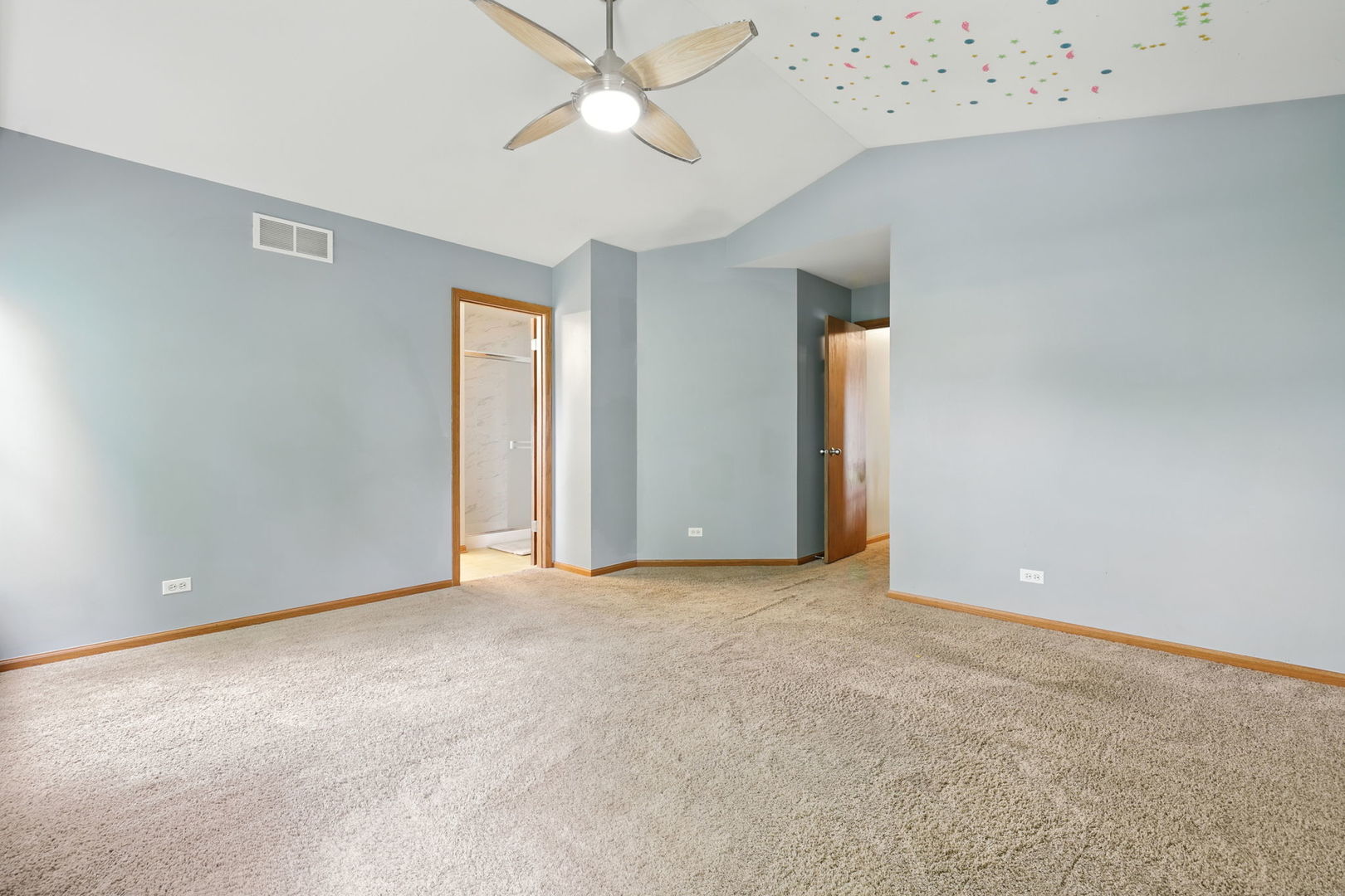 2027 W Savannah Parkway, Round Lake, IL 60073