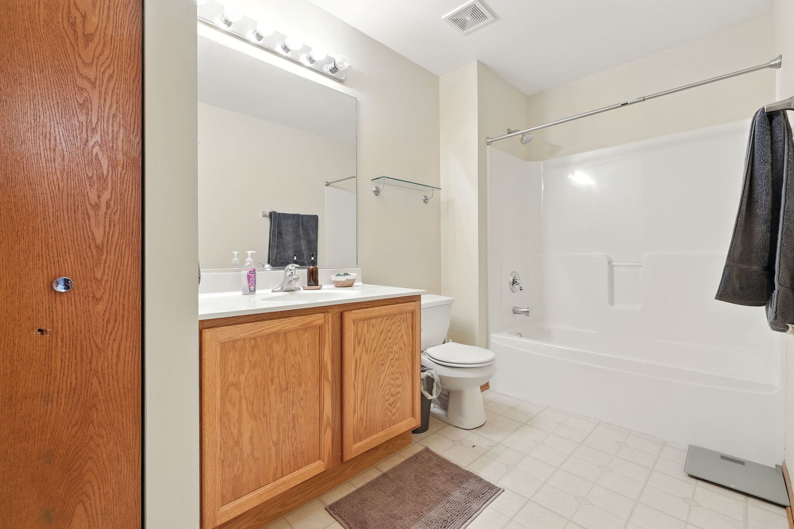 2027 W Savannah Parkway, Round Lake, IL 60073