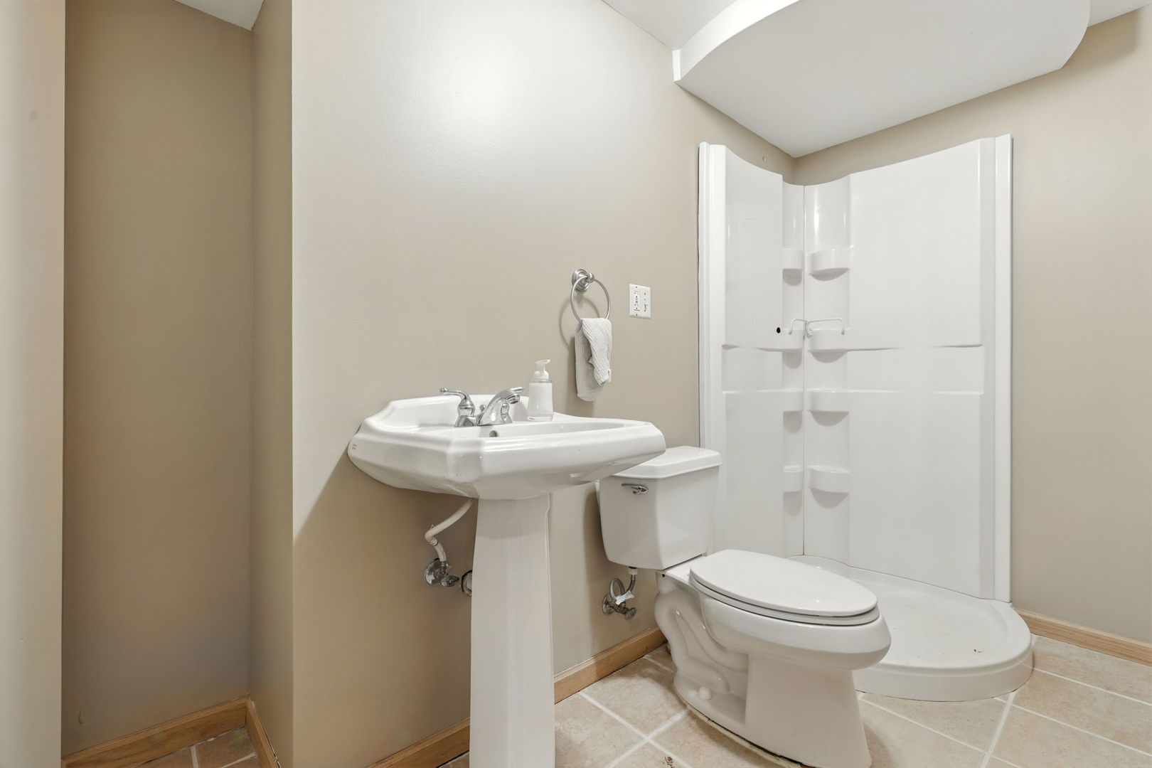 2027 W Savannah Parkway, Round Lake, IL 60073