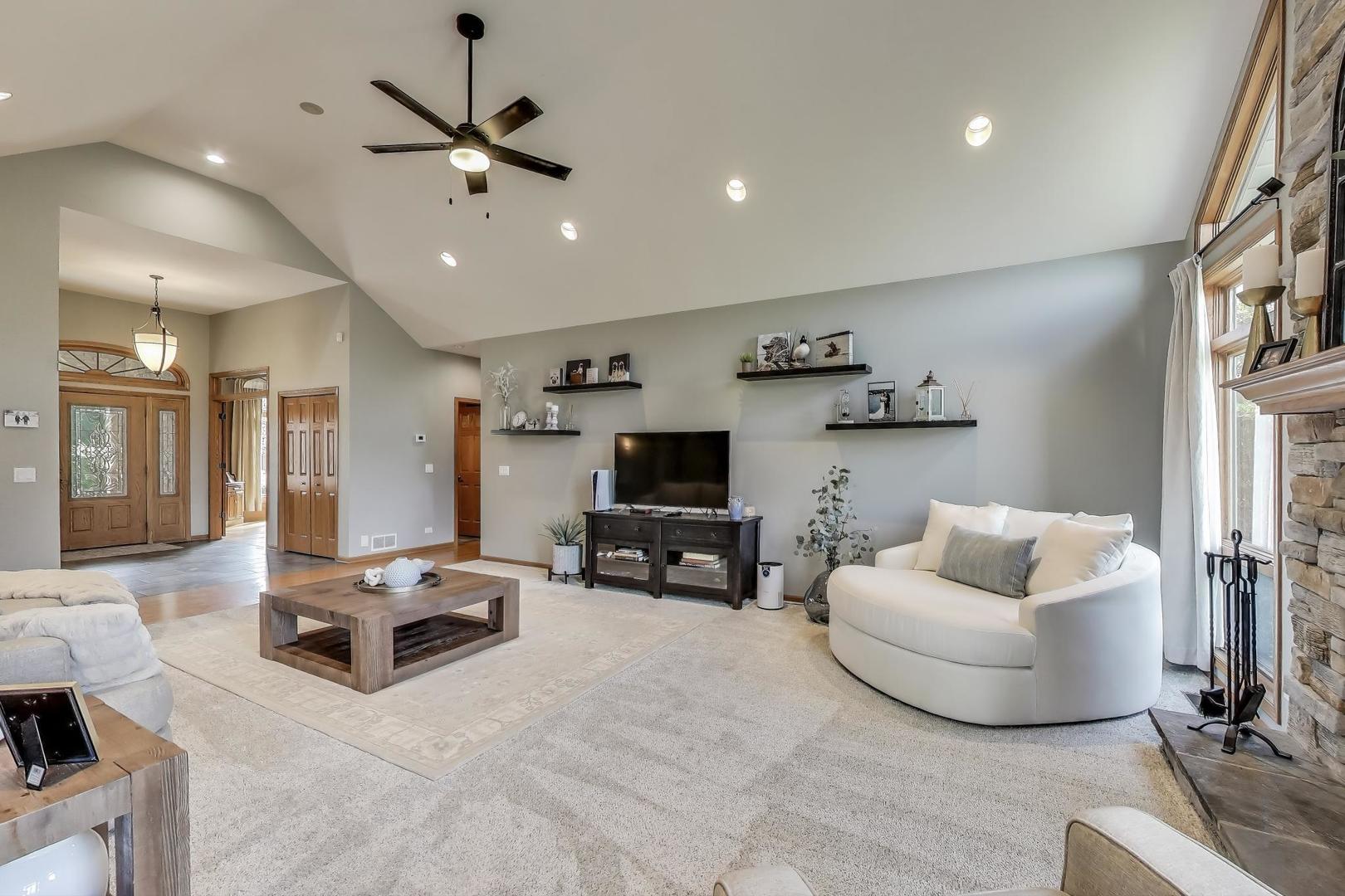 3406 Forest Ridge Drive, Spring Grove, IL 60081
