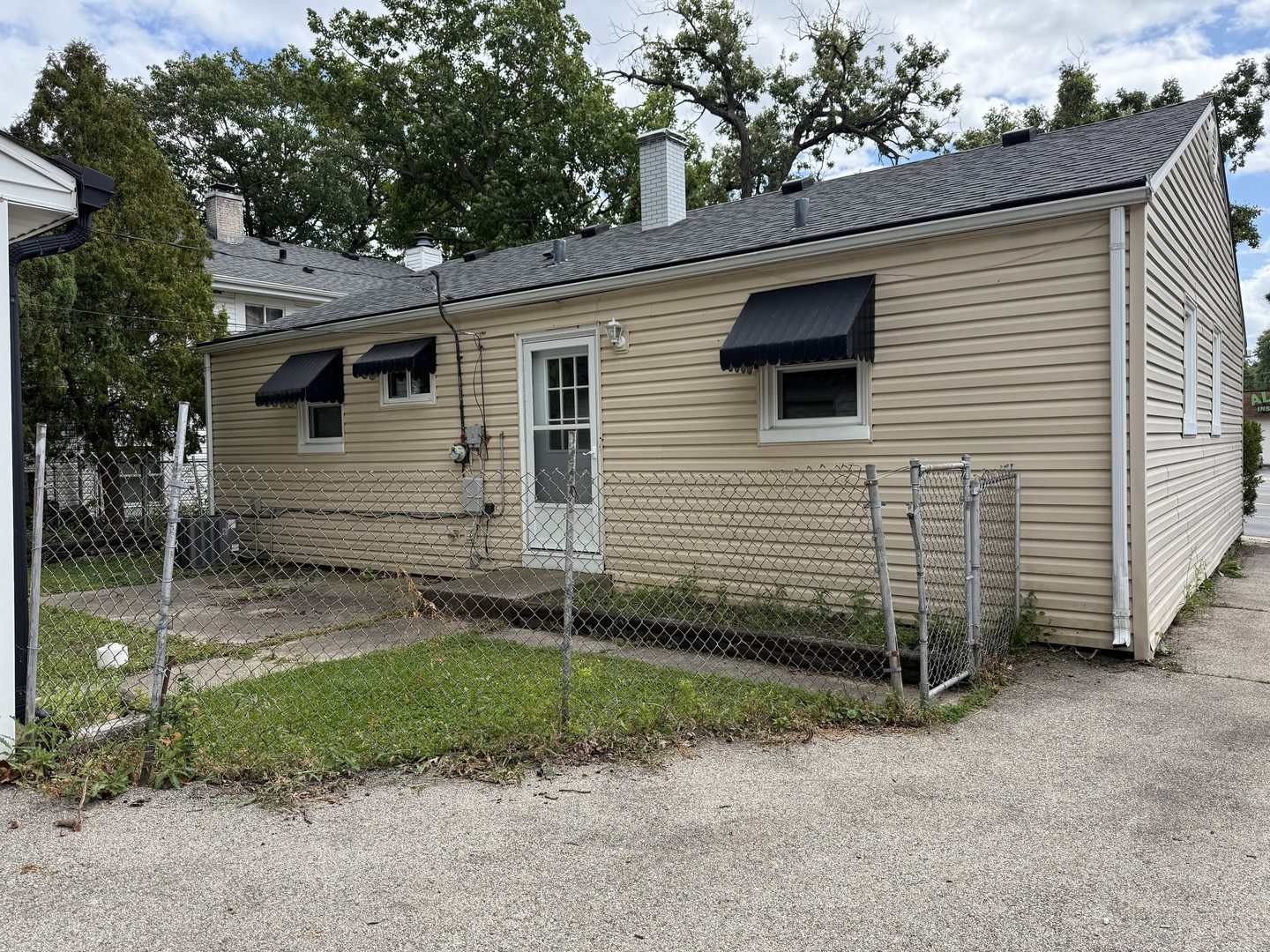 723 S Lake Street, Mundelein, IL 60060