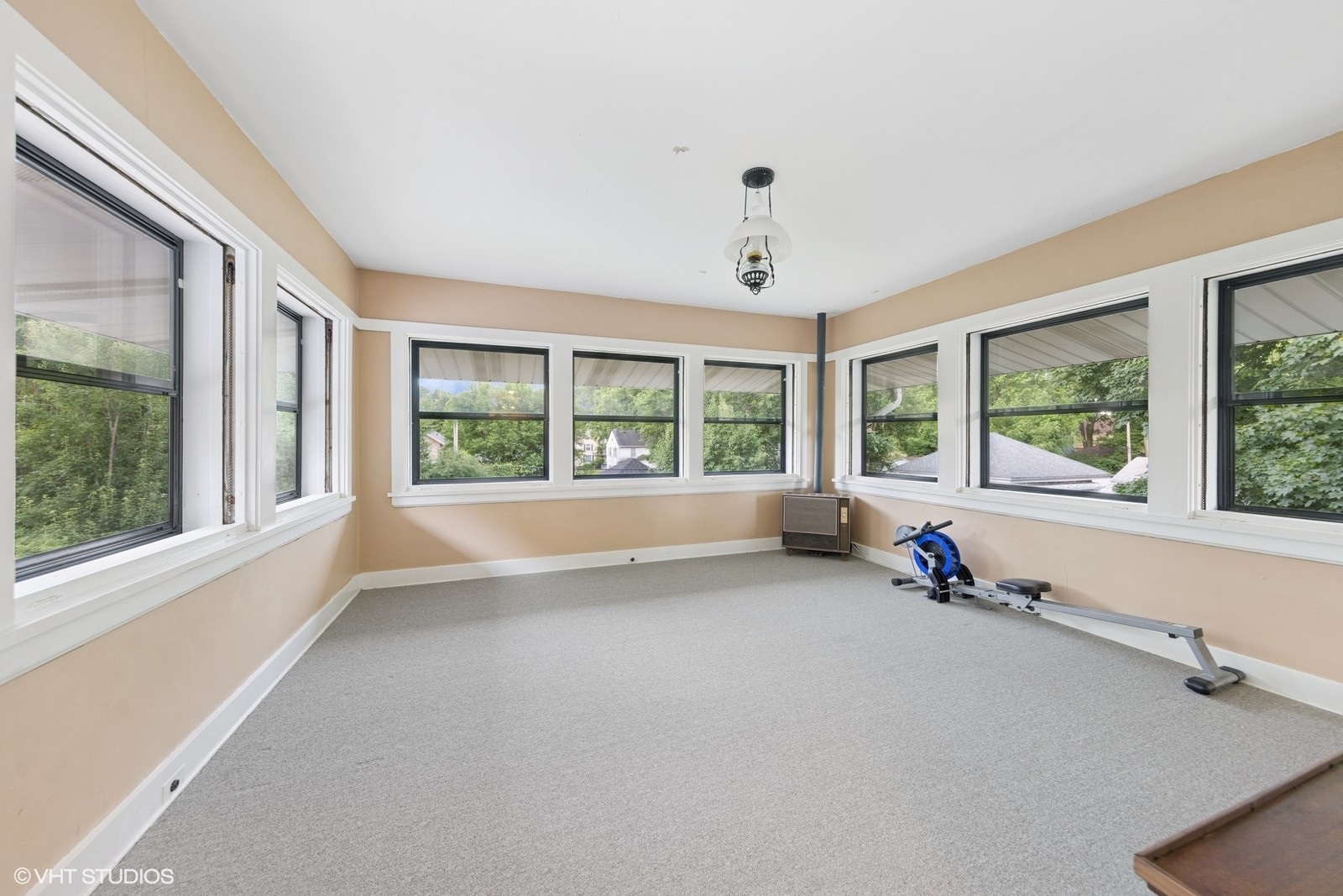 710 W Downer Place, Aurora, IL 60506