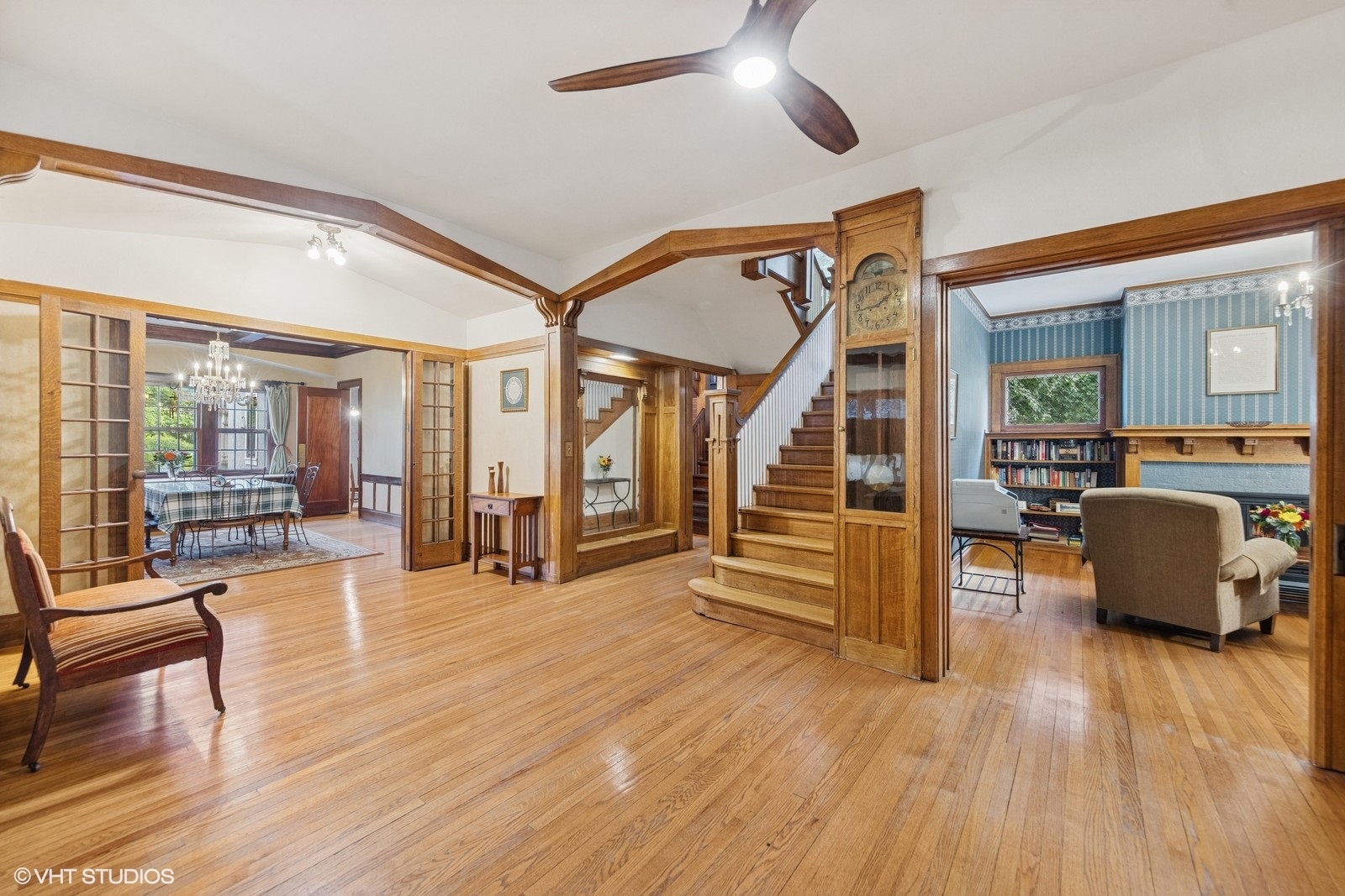 710 W Downer Place, Aurora, IL 60506