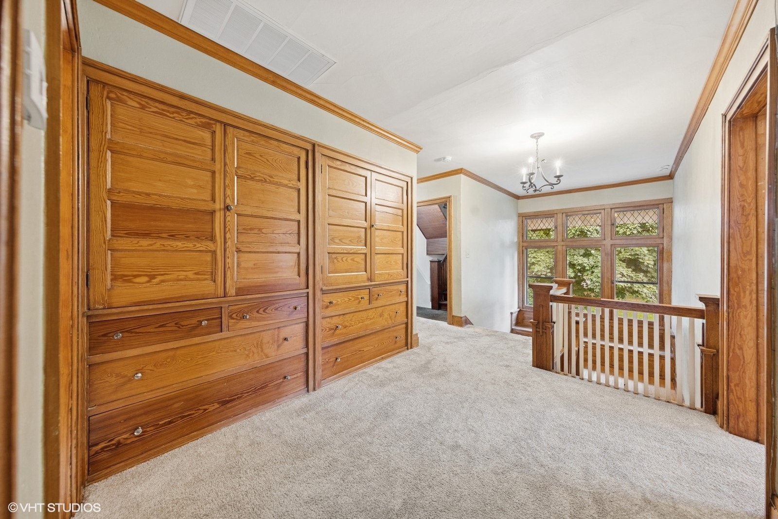 710 W Downer Place, Aurora, IL 60506