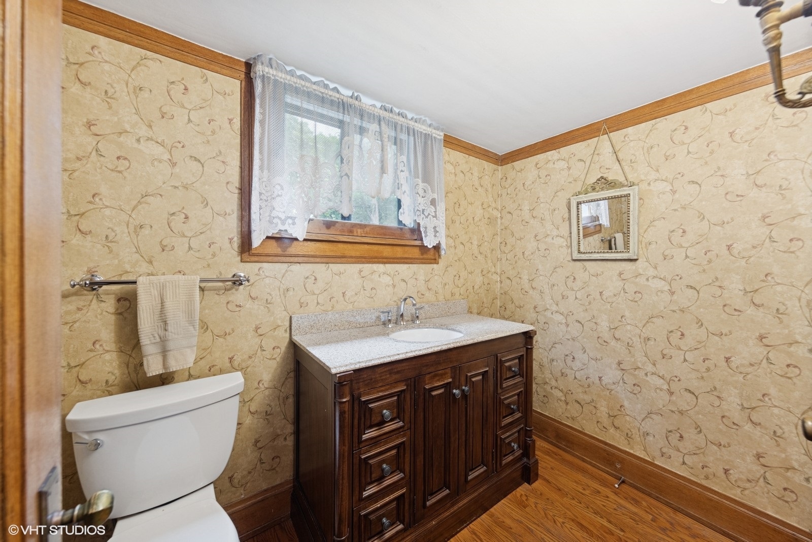 710 W Downer Place, Aurora, IL 60506