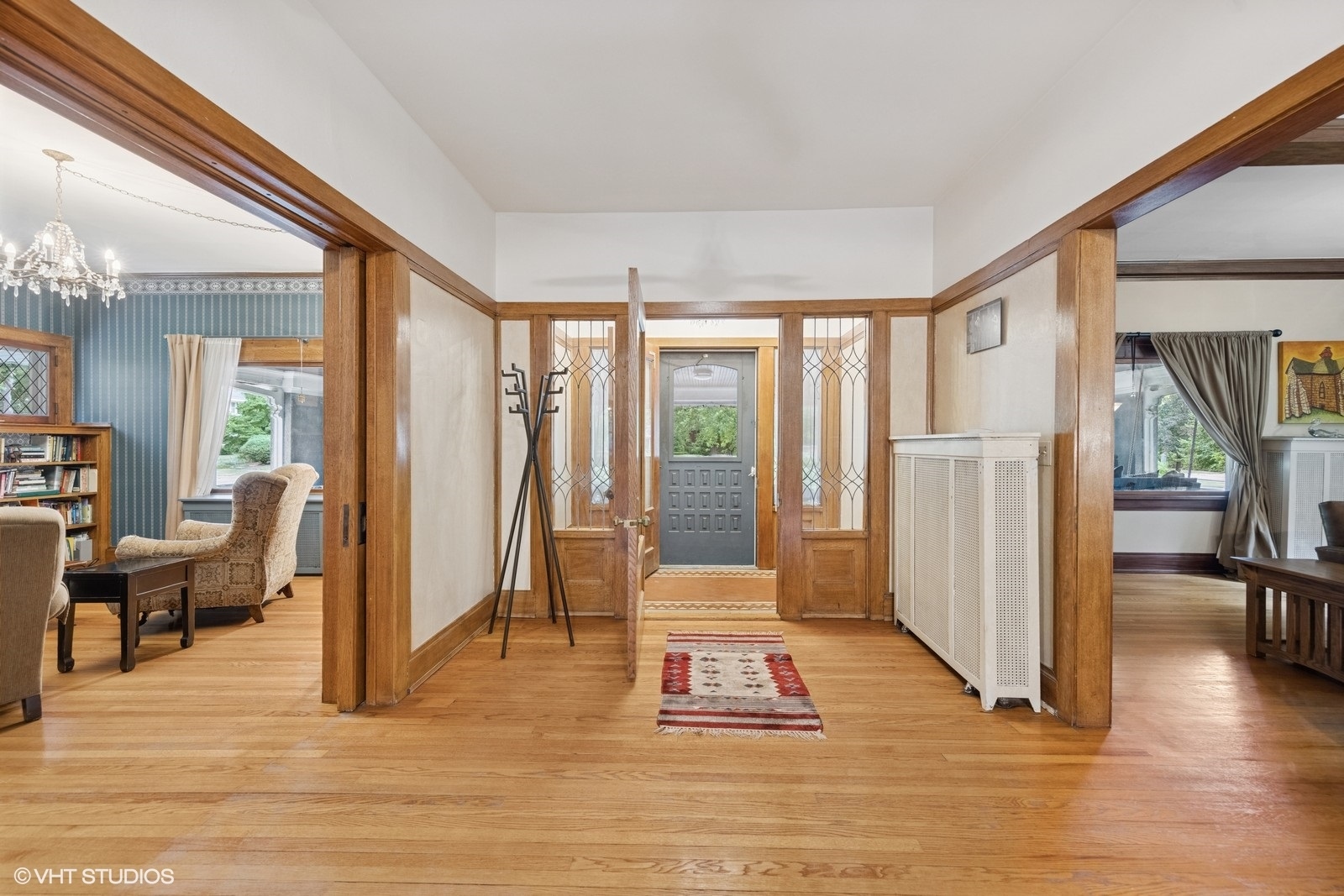 710 W Downer Place, Aurora, IL 60506