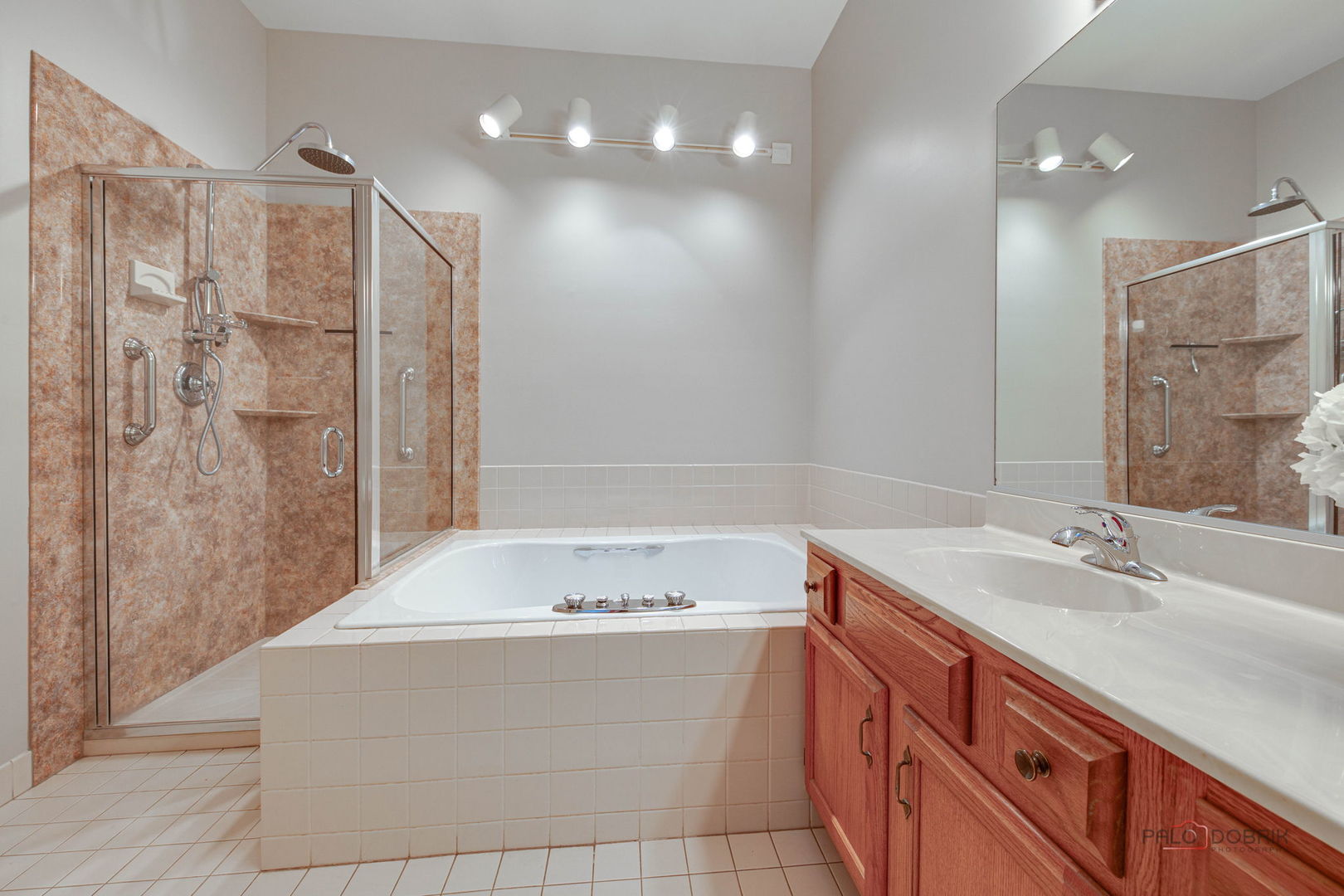 122 Kilchurn Lane, Inverness, IL 60067