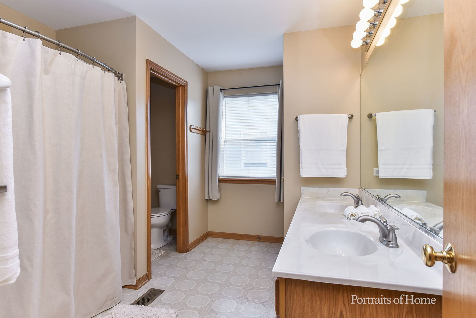 2420 Glenford Drive, Aurora, IL 60502