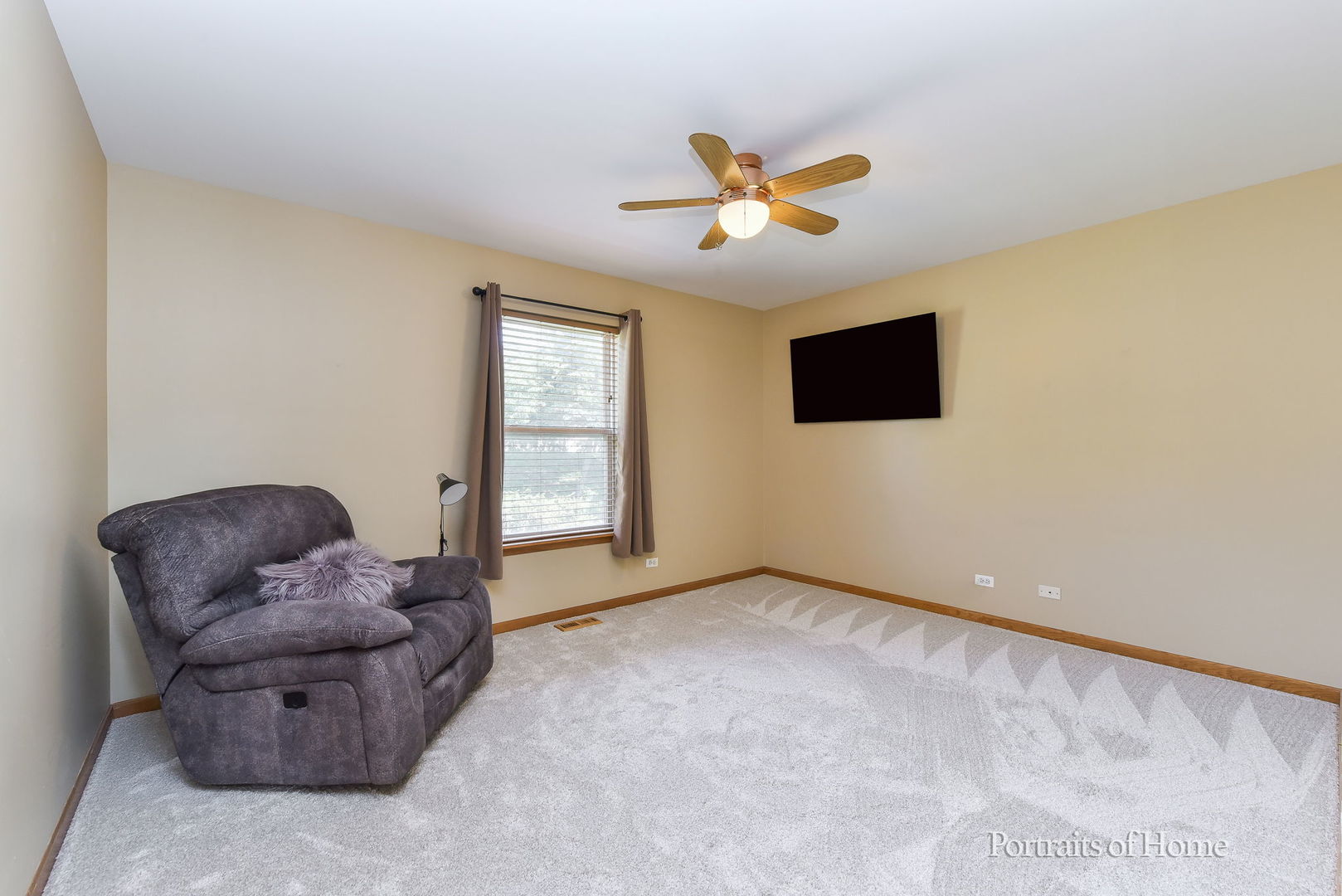 2420 Glenford Drive, Aurora, IL 60502