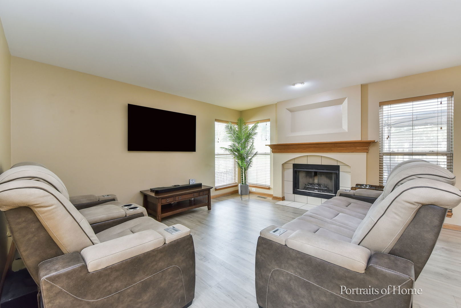 2420 Glenford Drive, Aurora, IL 60502
