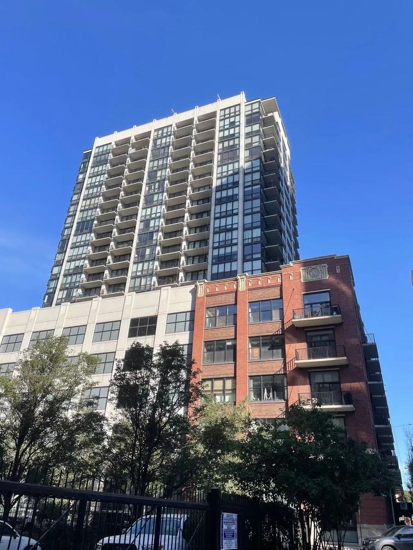 210 S Desplaines Street #1205, Chicago, IL 60661