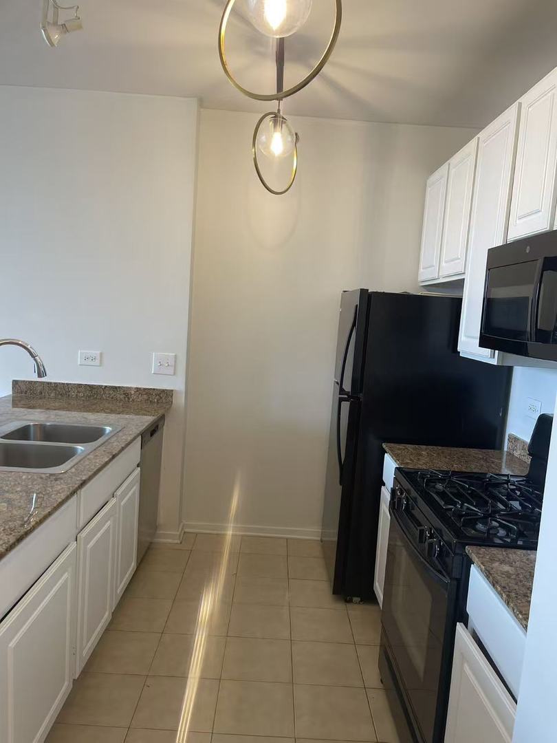 210 S Desplaines Street #1205, Chicago, IL 60661