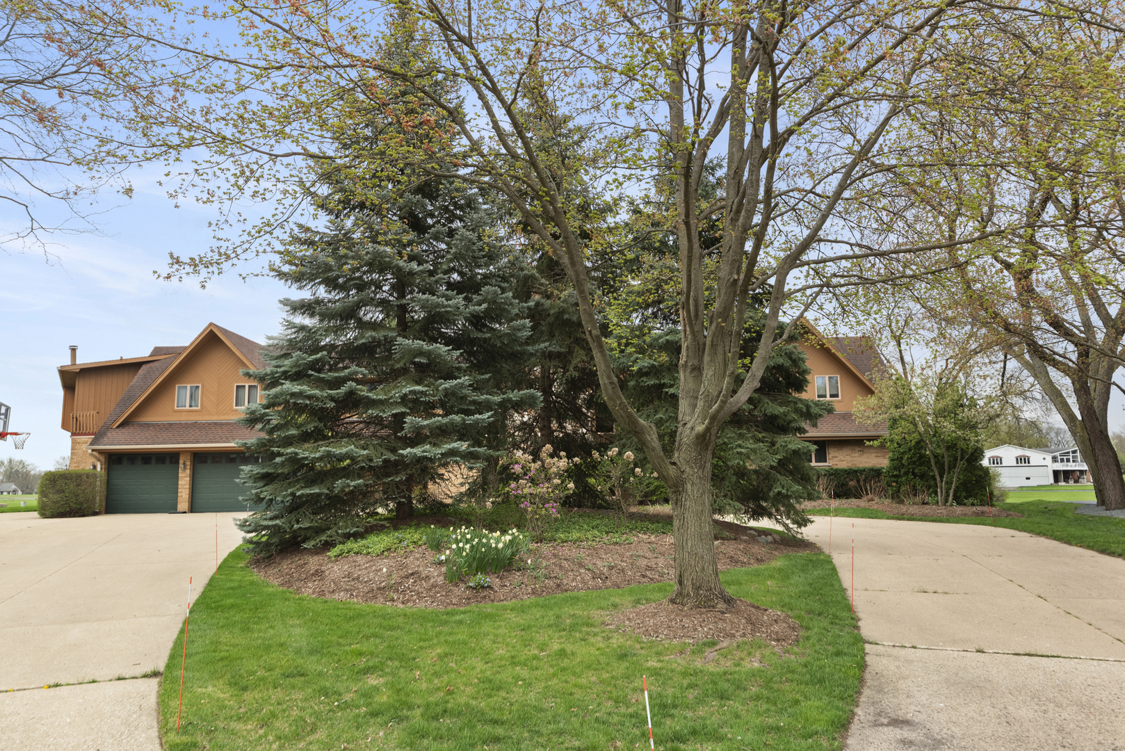 607 Berkshire Court, Downers Grove, IL 60516