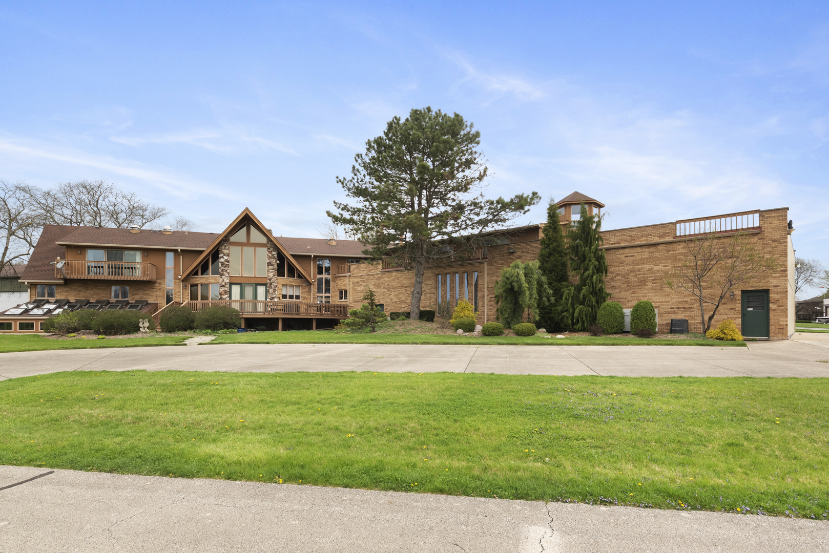 607 Berkshire Court, Downers Grove, IL 60516