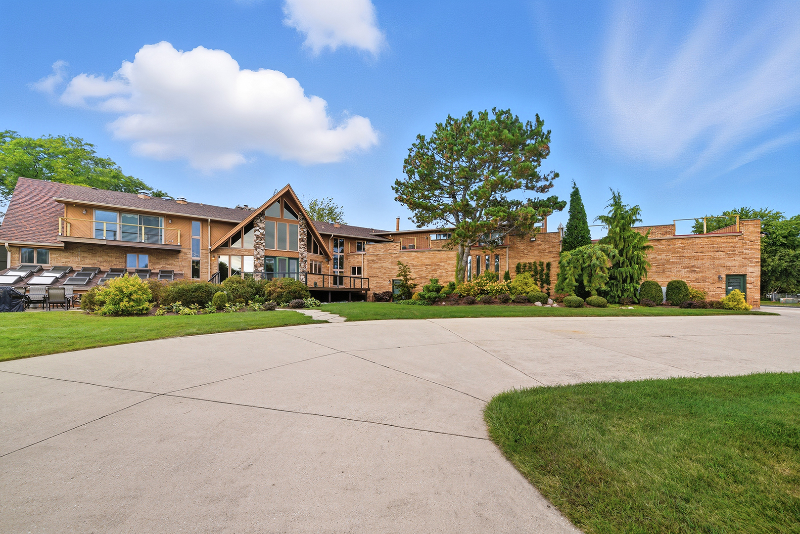 607 Berkshire Court, Downers Grove, IL 60516
