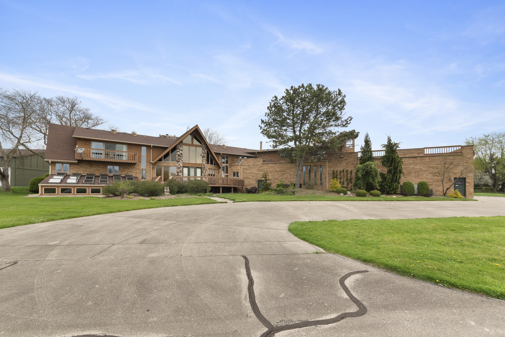 607 Berkshire Court, Downers Grove, IL 60516
