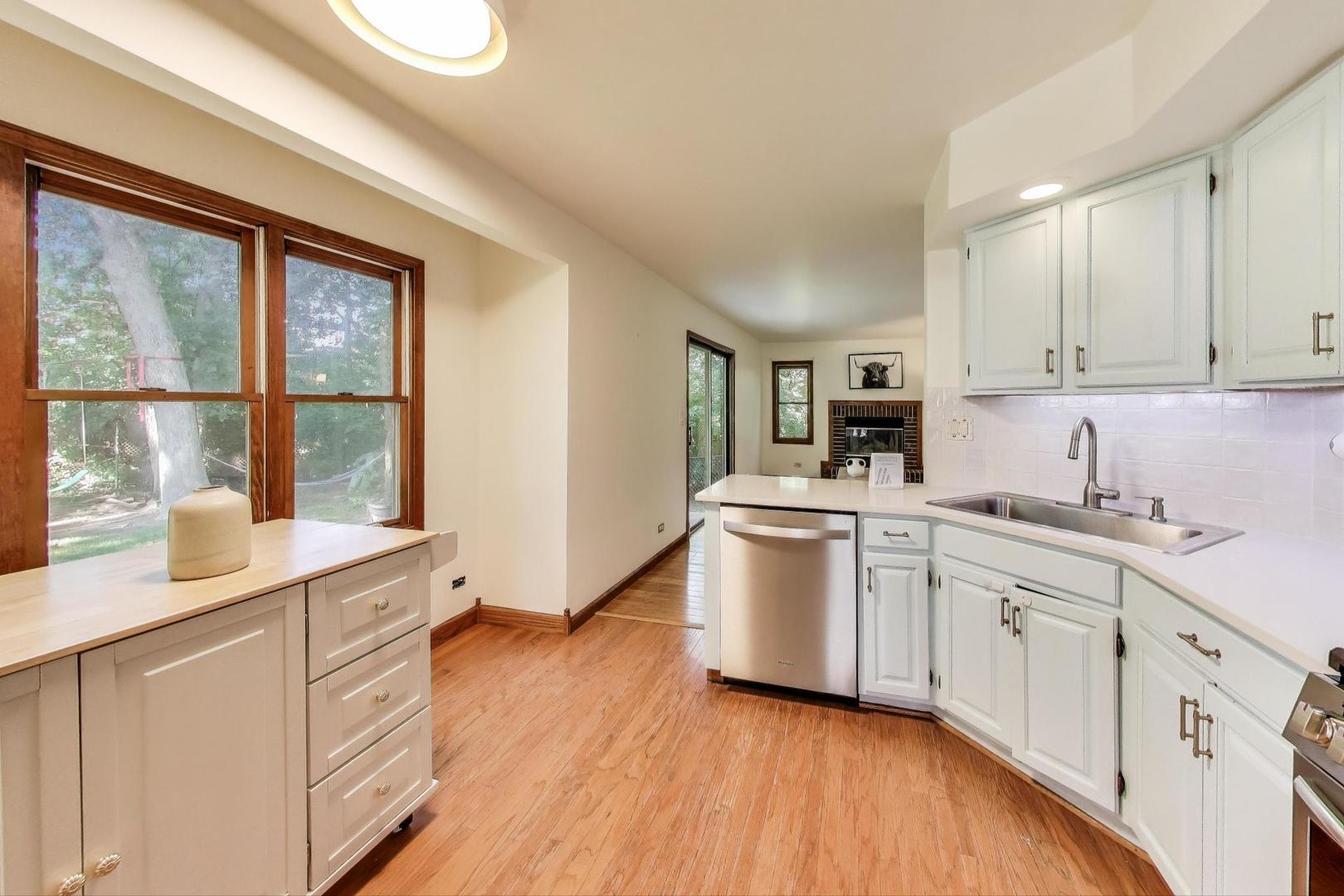 725 N Ashbury Avenue, Bolingbrook, IL 60440