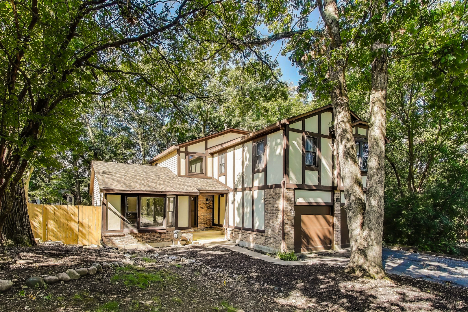 725 N Ashbury Avenue, Bolingbrook, IL 60440
