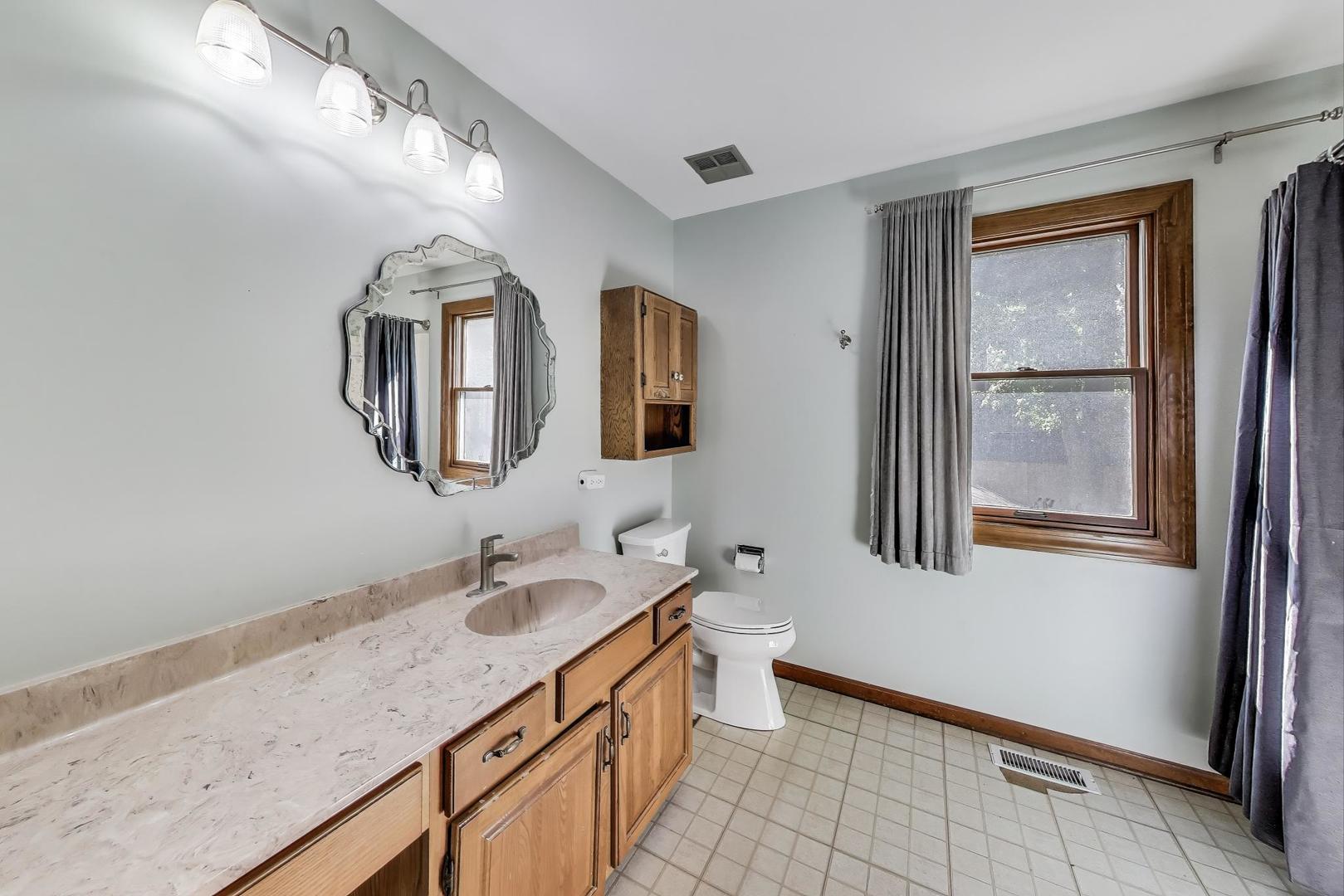725 N Ashbury Avenue, Bolingbrook, IL 60440