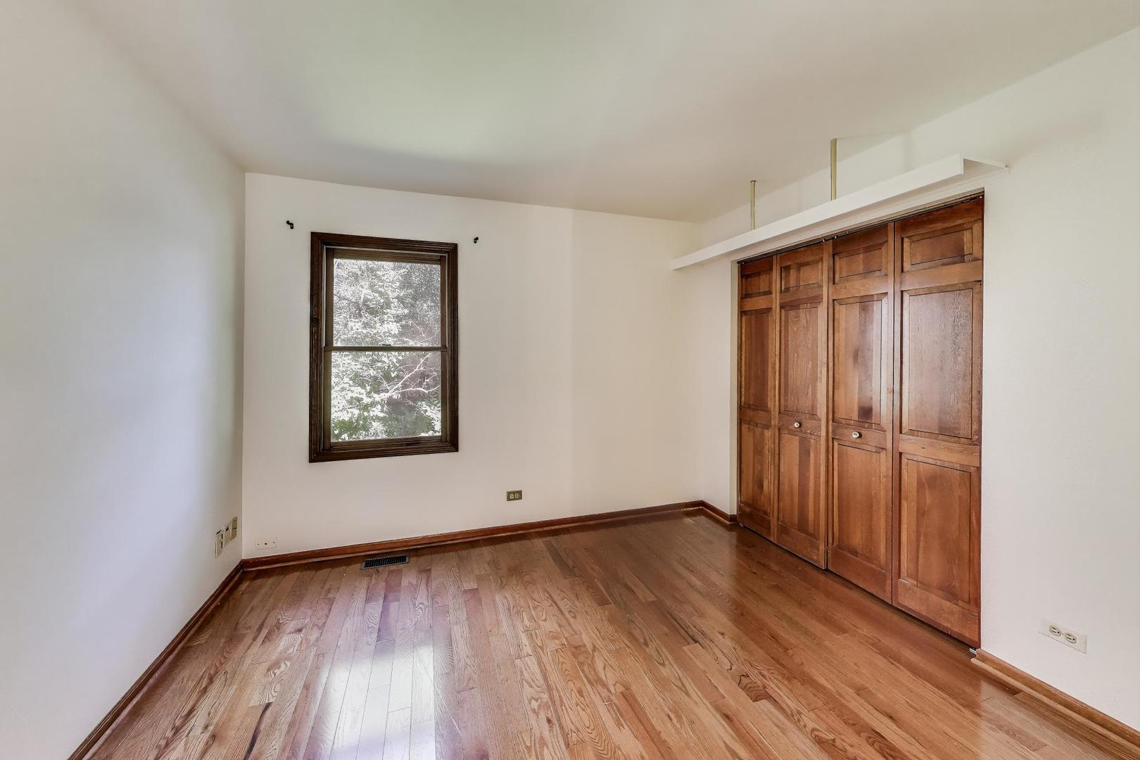 725 N Ashbury Avenue, Bolingbrook, IL 60440