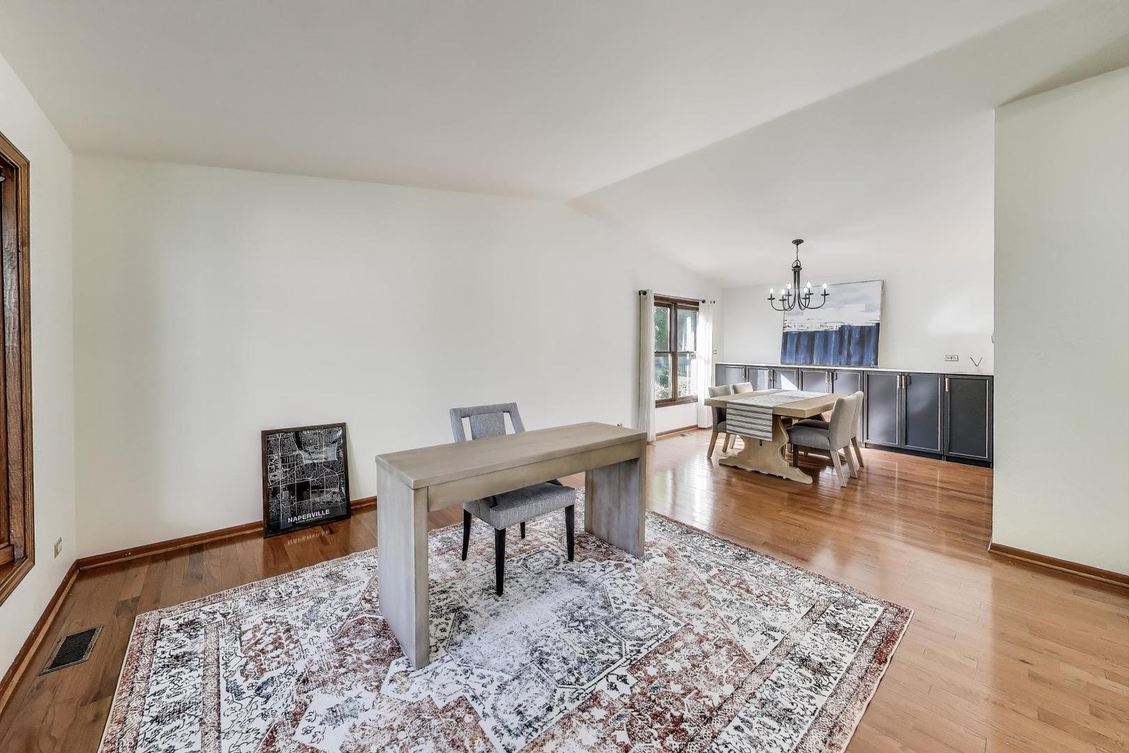 725 N Ashbury Avenue, Bolingbrook, IL 60440
