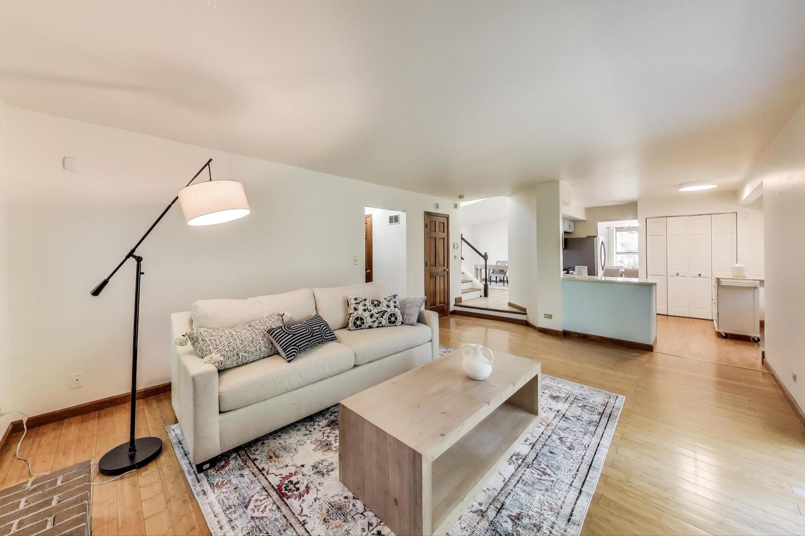 725 N Ashbury Avenue, Bolingbrook, IL 60440