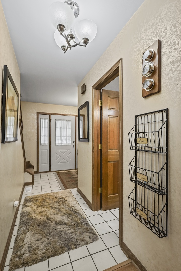 1716 Schey Court, Naperville, IL 60565