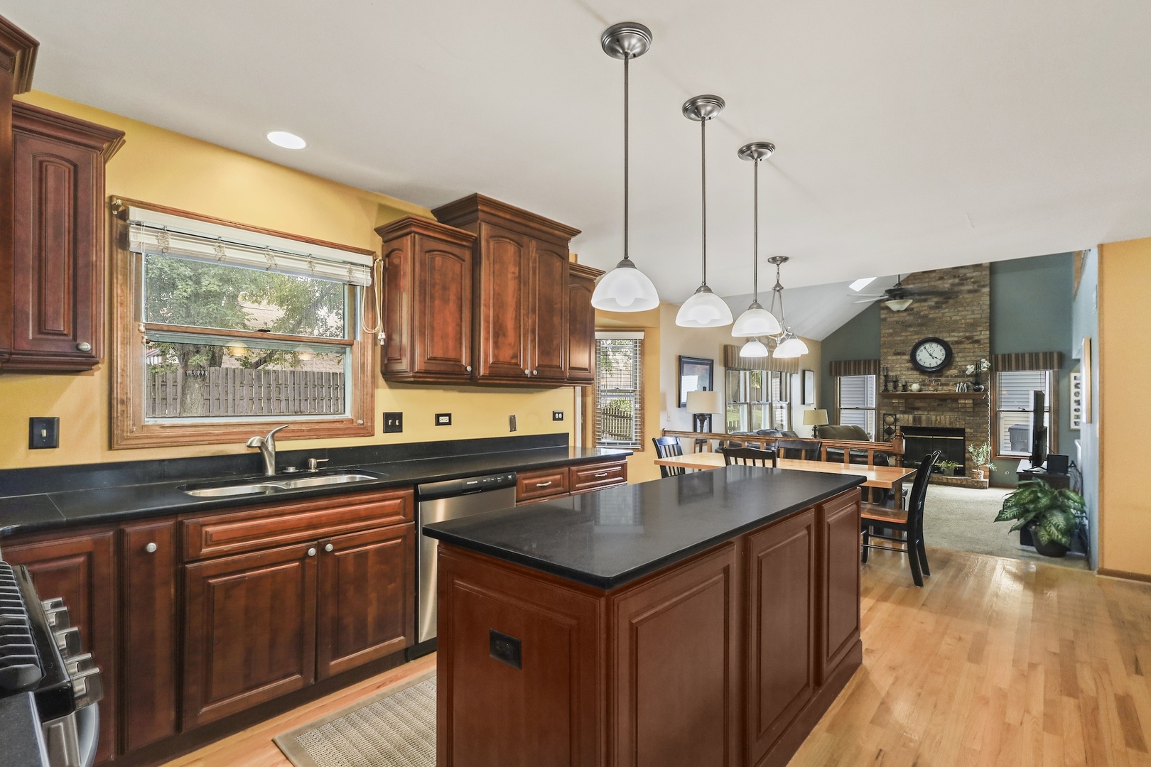 1716 Schey Court, Naperville, IL 60565
