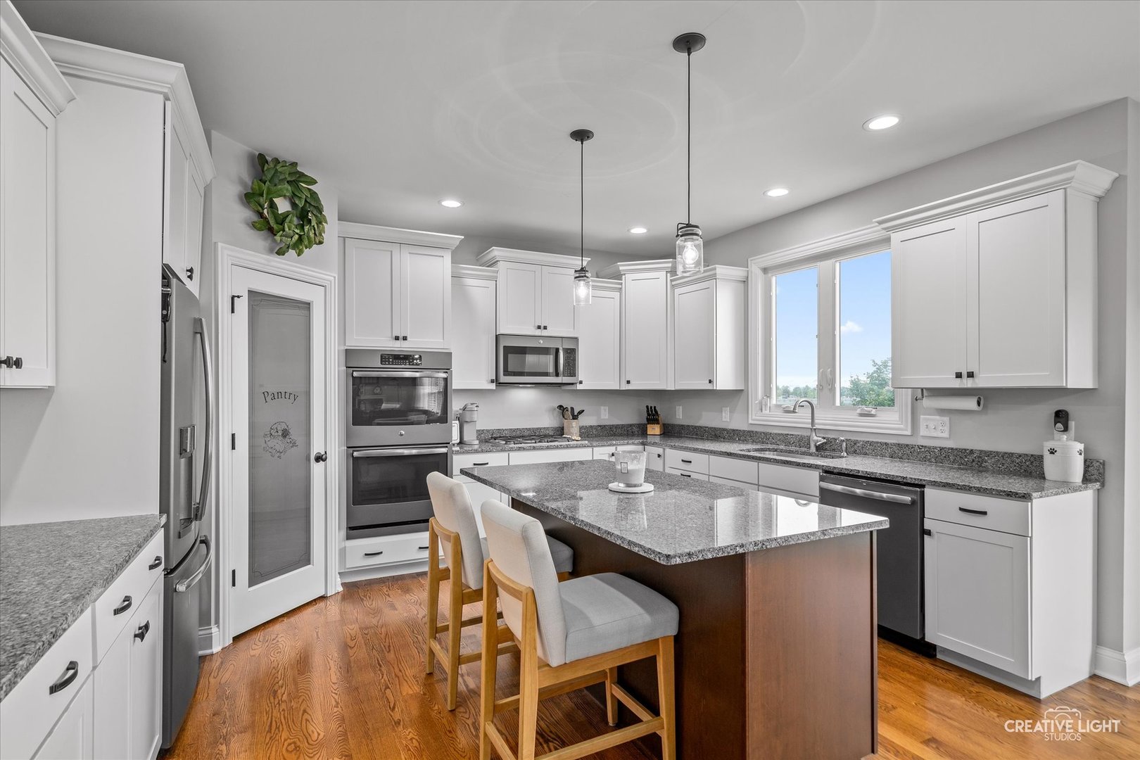 957 N Carly Circle, Yorkville, IL 60560