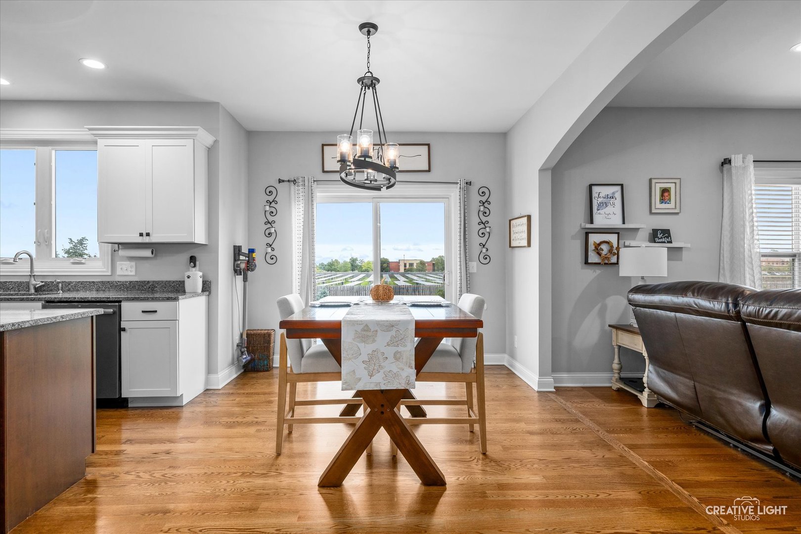 957 N Carly Circle, Yorkville, IL 60560