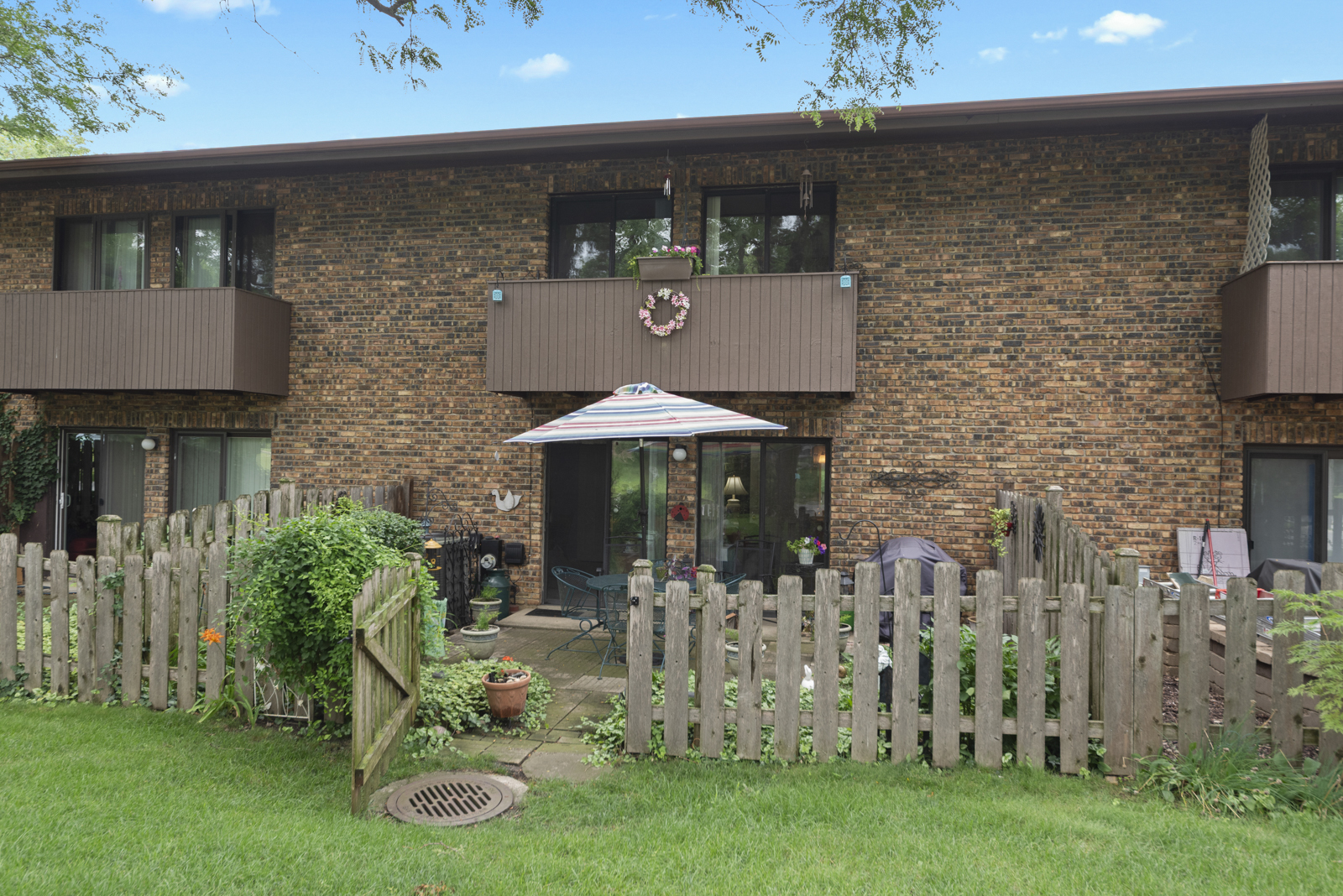 485 Raintree Court #B, Glen Ellyn, IL 60137