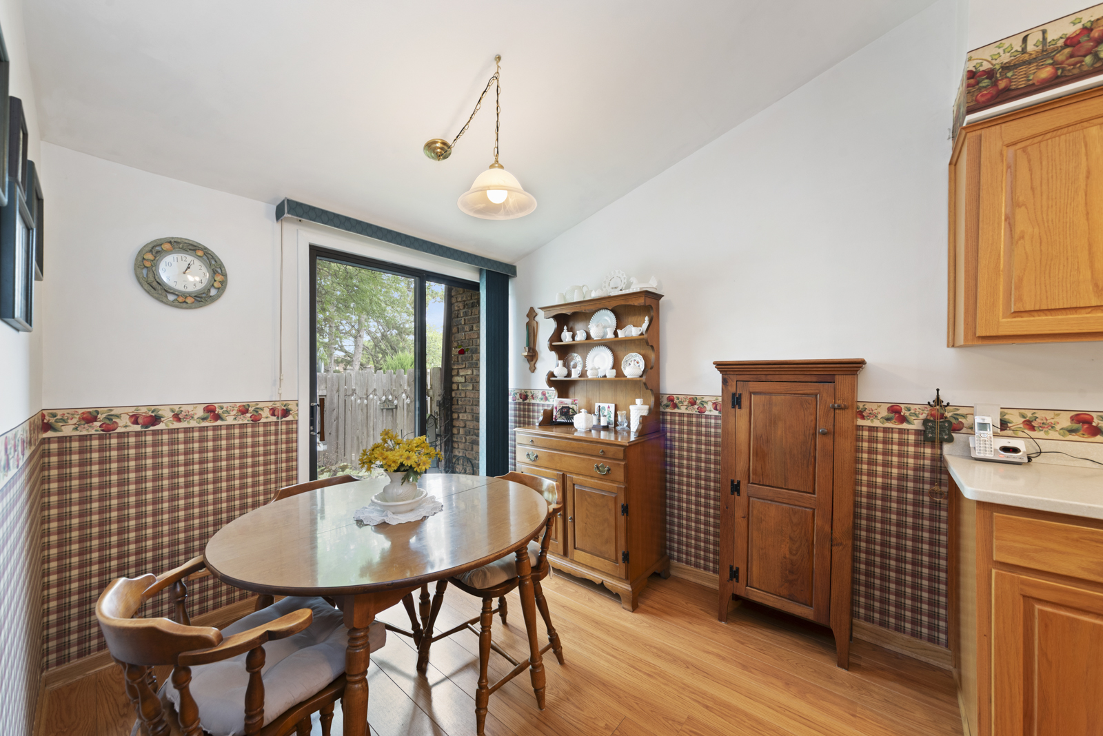 485 Raintree Court #B, Glen Ellyn, IL 60137