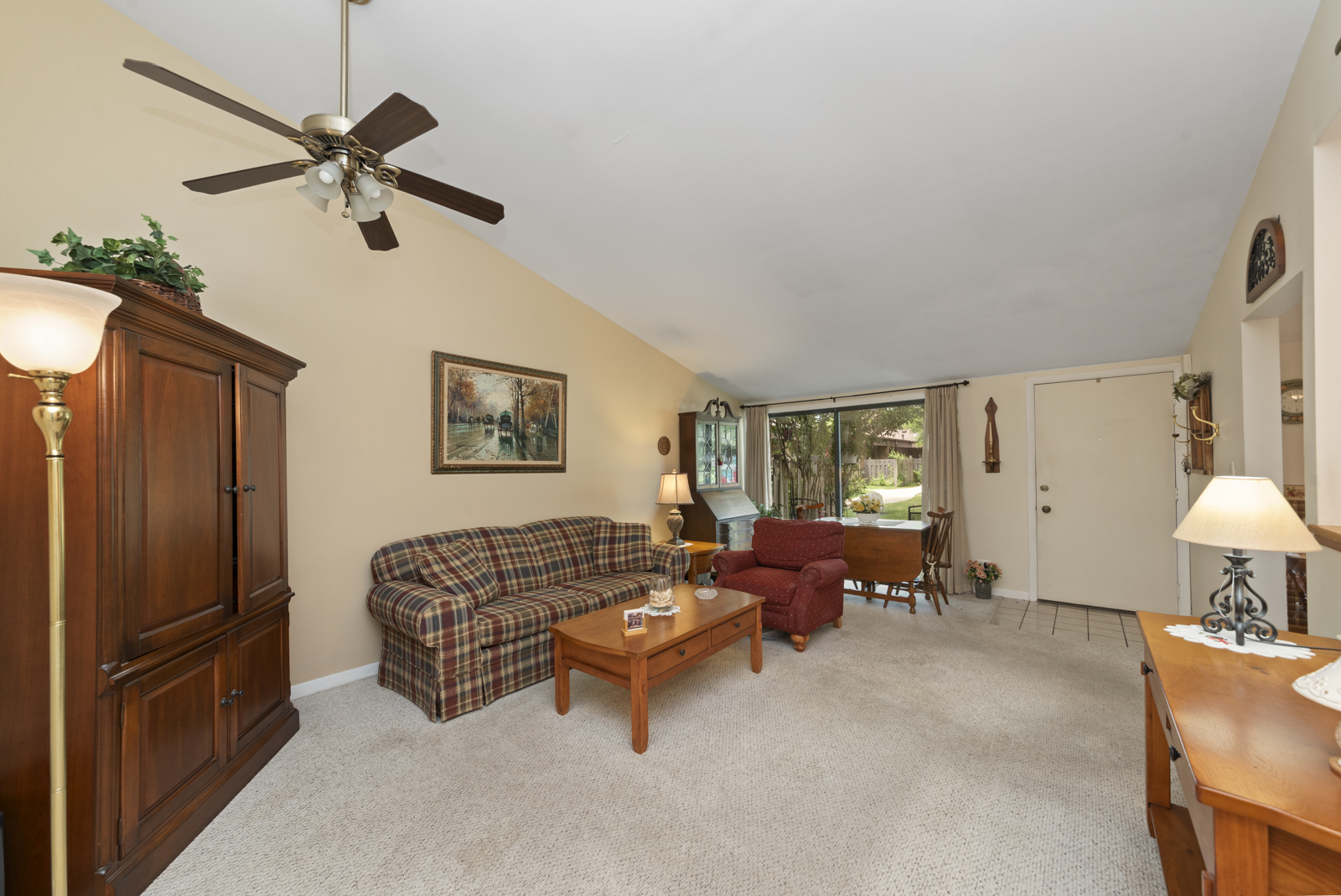 485 Raintree Court #B, Glen Ellyn, IL 60137