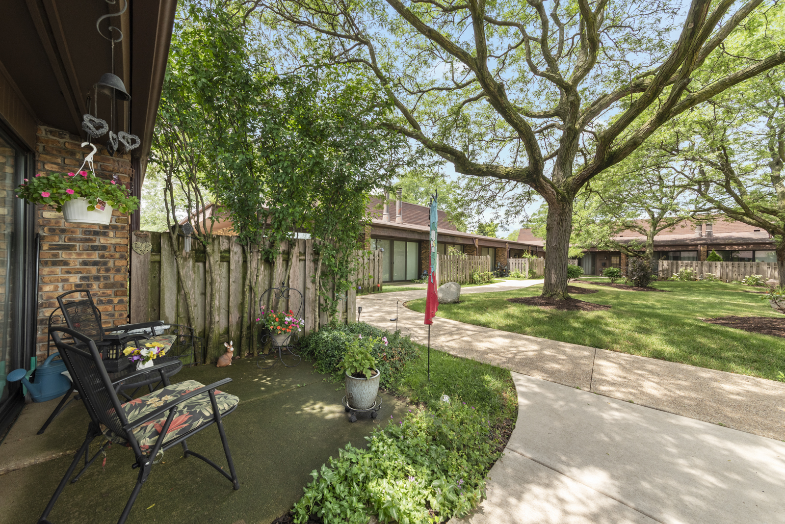 485 Raintree Court #B, Glen Ellyn, IL 60137