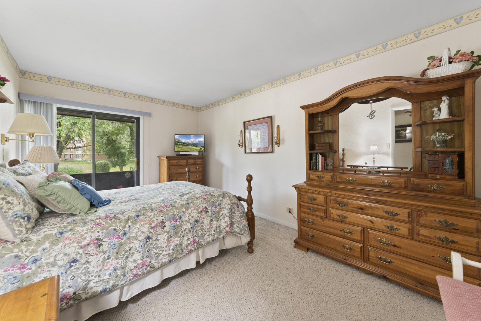 485 Raintree Court #B, Glen Ellyn, IL 60137