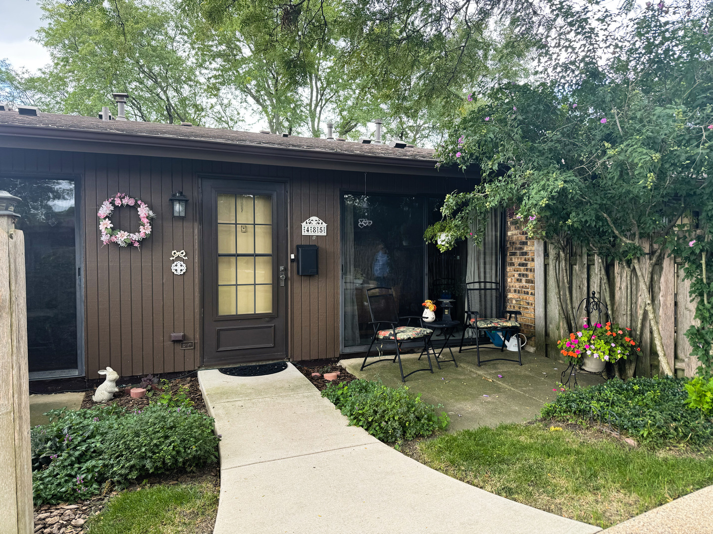 485 Raintree Court #B, Glen Ellyn, IL 60137