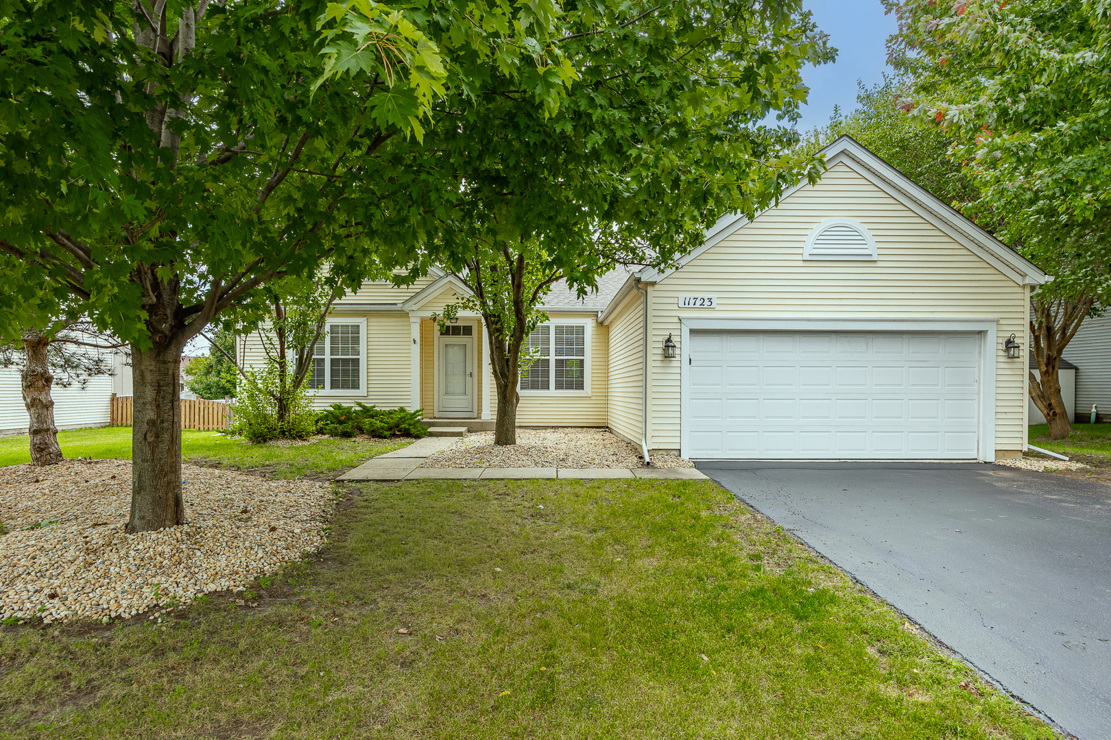11723 S Heritage Meadows Drive, Plainfield, IL 60585